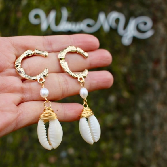 Letter C Shell Gold Metal Alphabet Drop Earrings - Picture 1 of 11